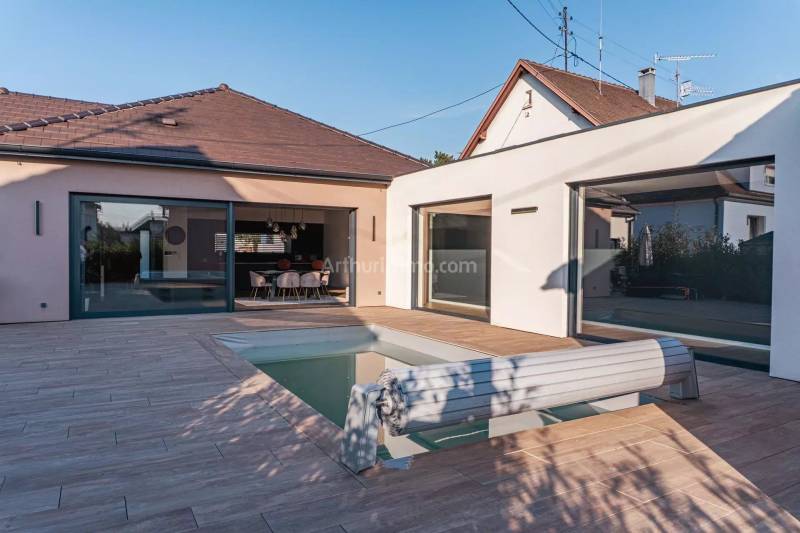 Vente maison contemporaine 6 pièces de plain-pied avec piscine à Wintzenheim, terrain 7,32 ares